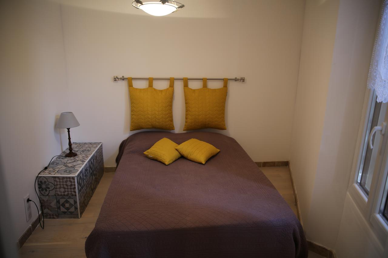 Les Pins Restaurant Et Chambre D'Hotes Sillans-la Cascade Luaran gambar